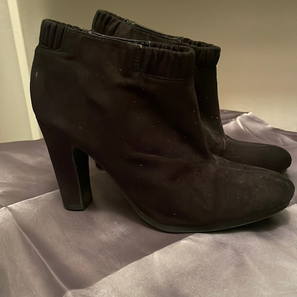 Women’s black ankle boot
